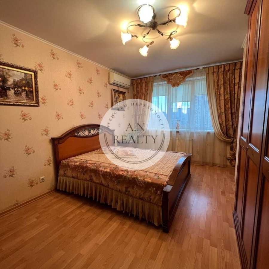 Продажа 2-комнатной квартиры 70 м², Юрия Шумского ул., 1Б