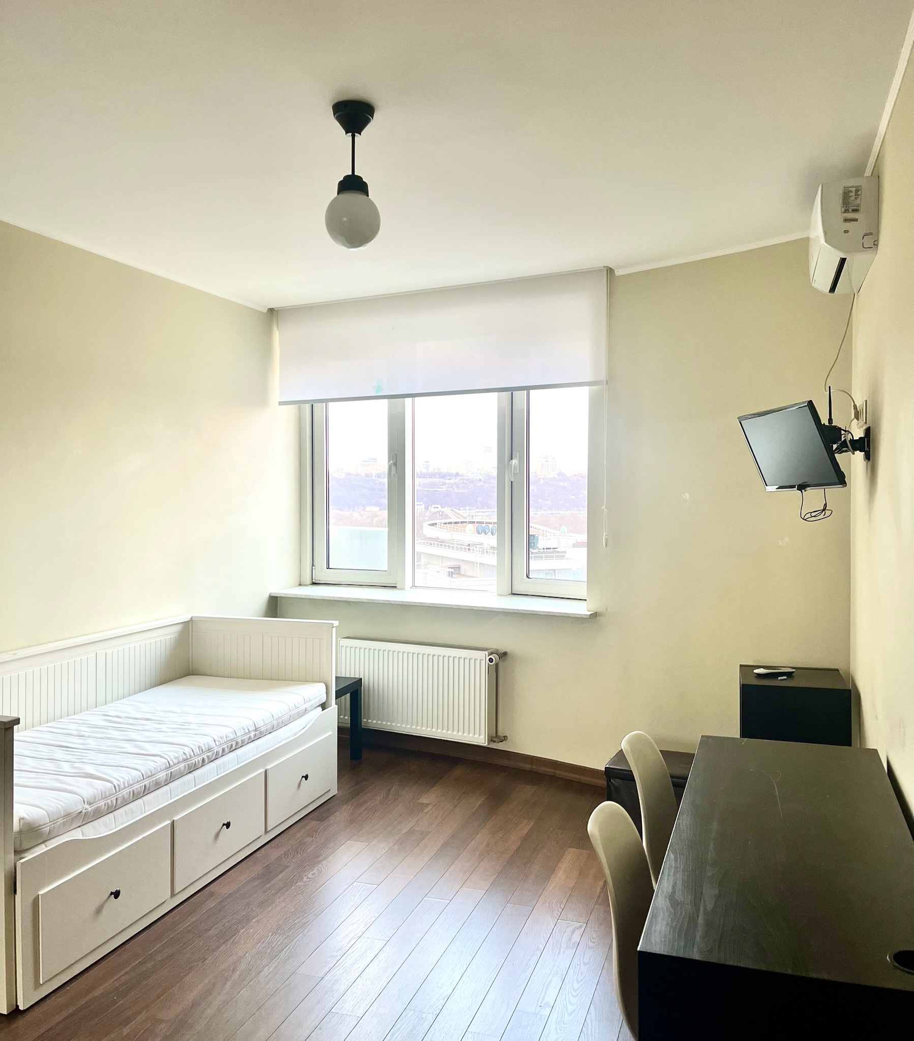 Оренда 3-кімнатної квартири 108.5 м², Раїси Окіпної вул., 10А