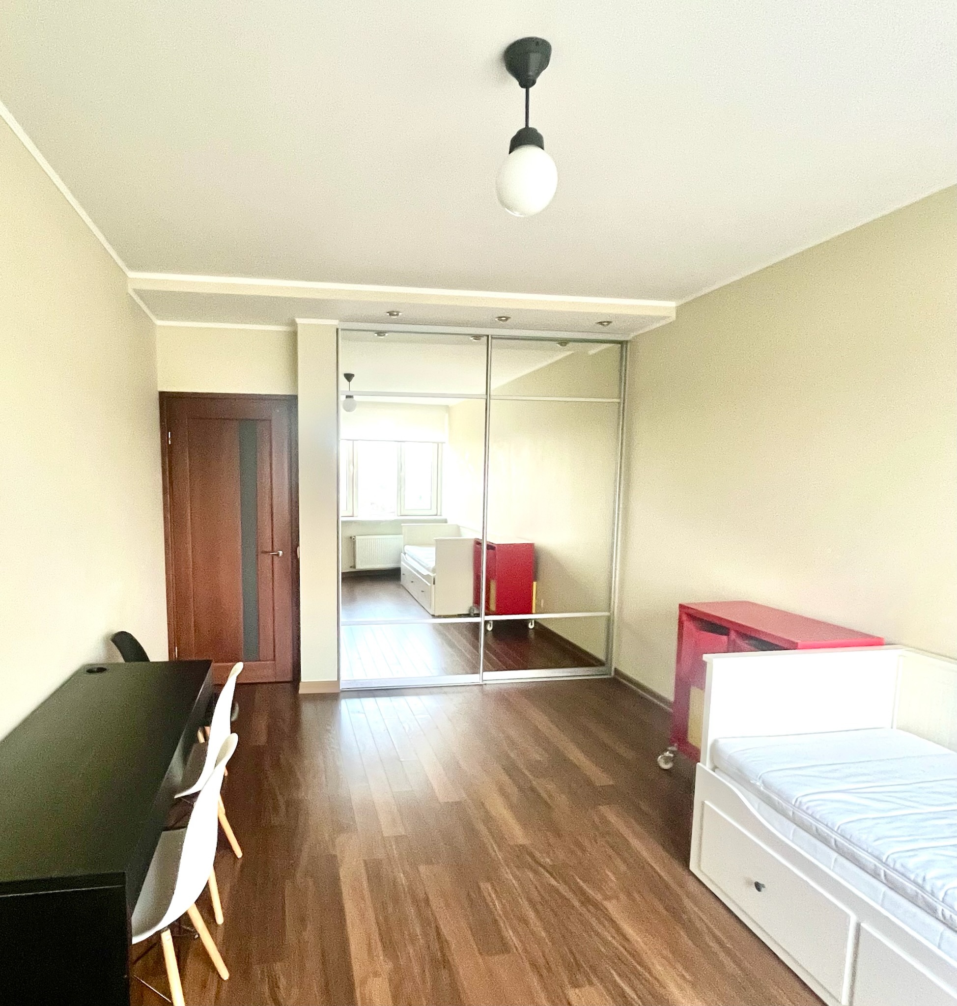 Оренда 3-кімнатної квартири 108.5 м², Раїси Окіпної вул., 10А