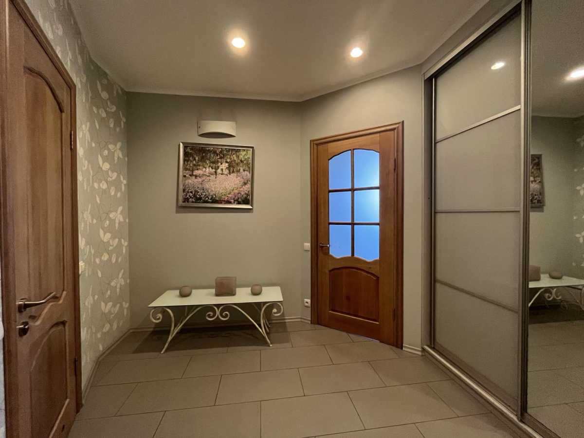 Продажа 2-комнатной квартиры 65 м², Саперно-Слободская ул., 22