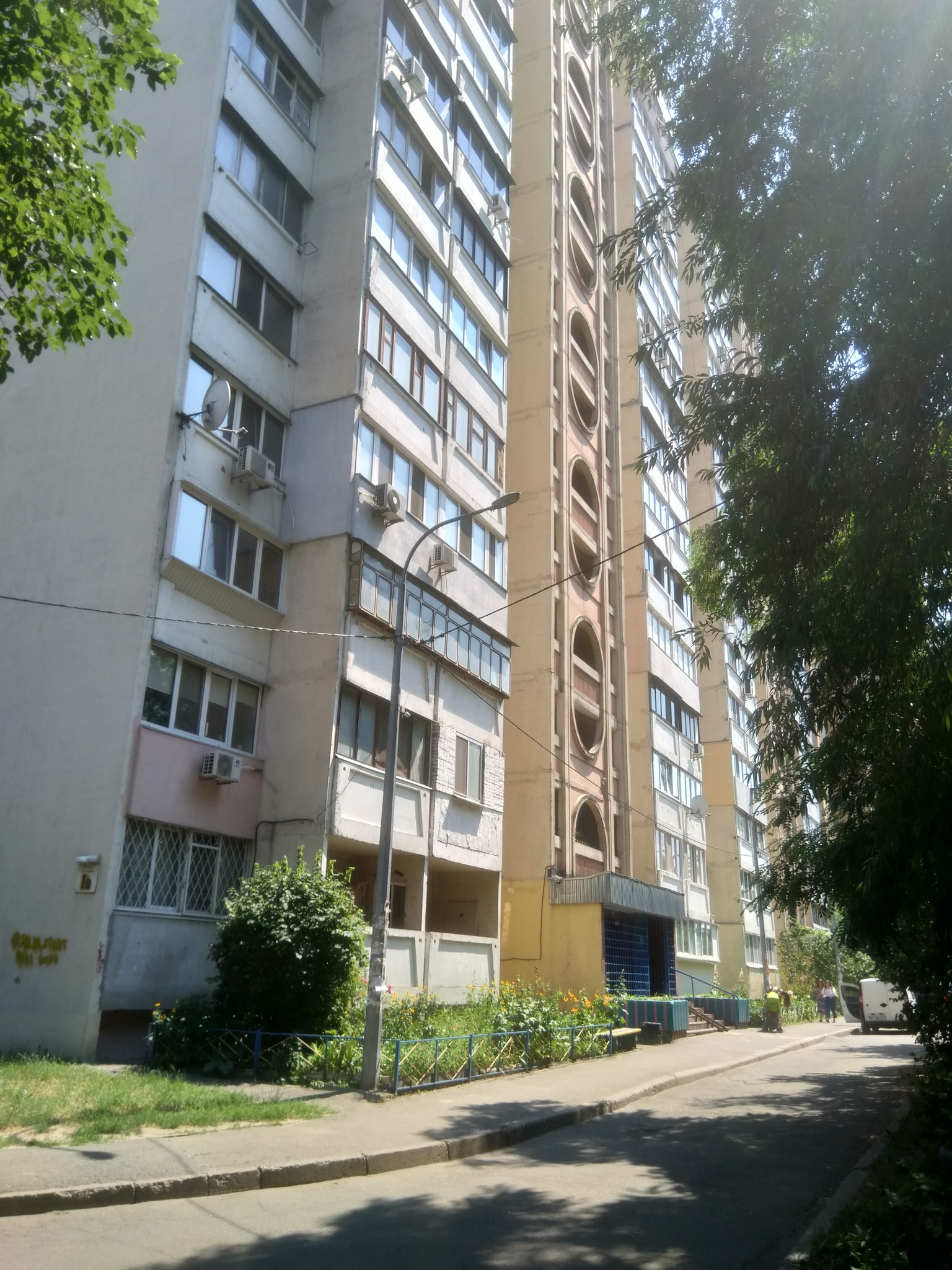 Оренда 2-кімнатної квартири 52 м², Квітневий пров., 1В