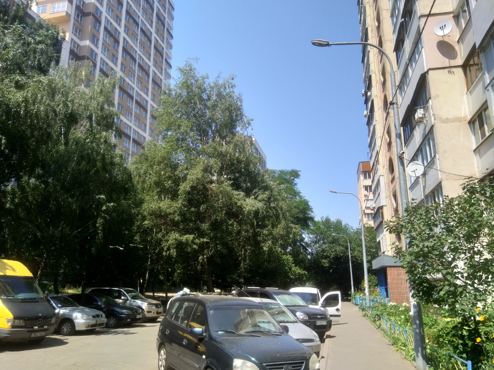 Оренда 2-кімнатної квартири 52 м², Квітневий пров., 1В