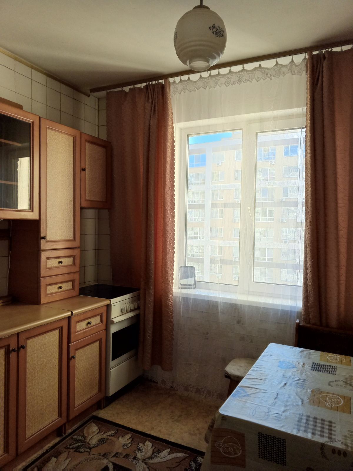 Оренда 2-кімнатної квартири 52 м², Квітневий пров., 1В