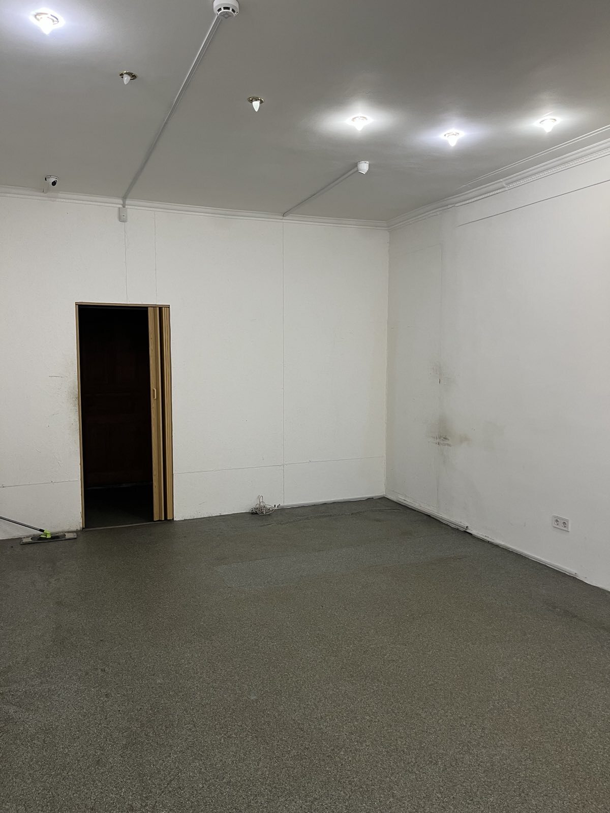 Аренда помещения свободного назначения 37 м², Дарницкий бул., Севастопільська 12/22