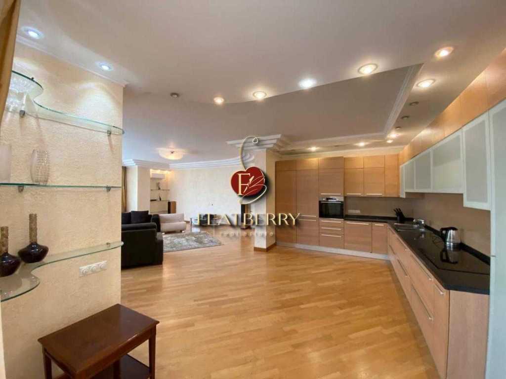 Продажа 4-комнатной квартиры 200 м², Старонаводницкая ул., 13А