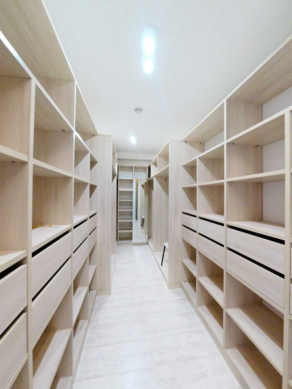 Оренда 3-кімнатної квартири 202 м², Євгена Коновальця вул., 44А