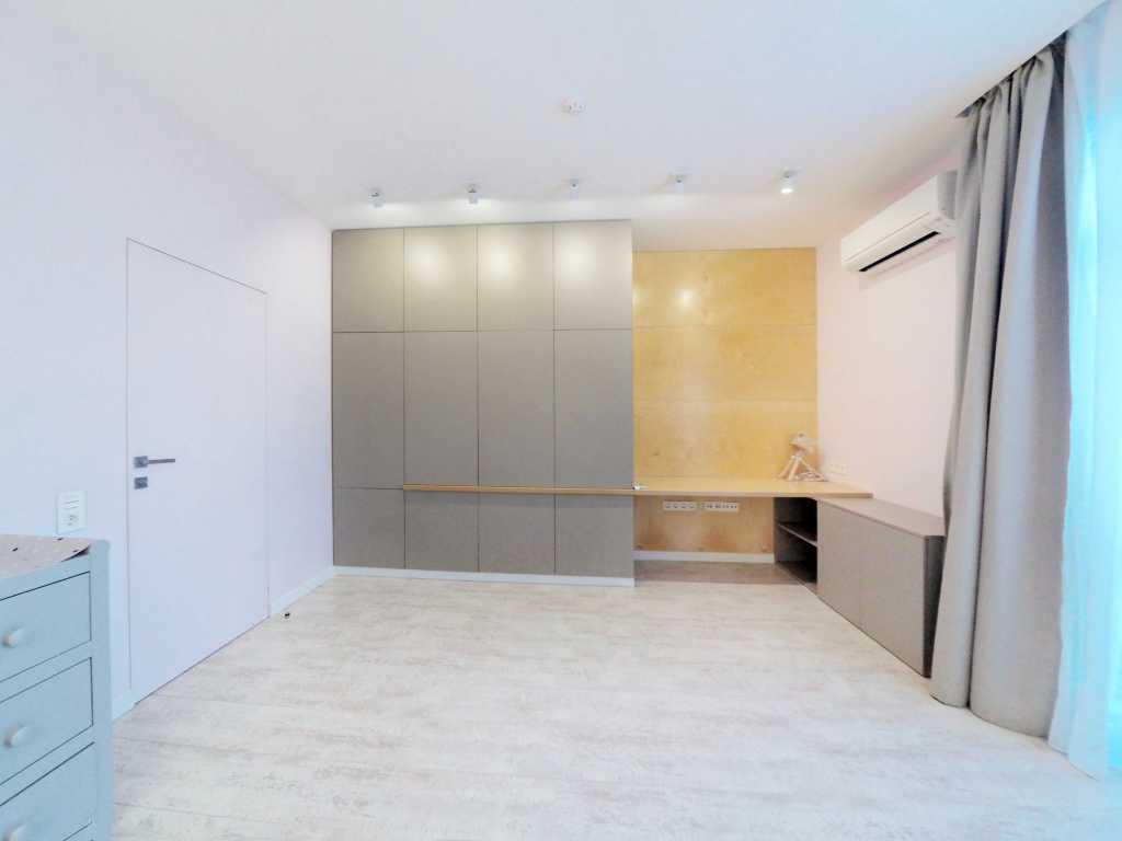 Оренда 3-кімнатної квартири 202 м², Євгена Коновальця вул., 44А