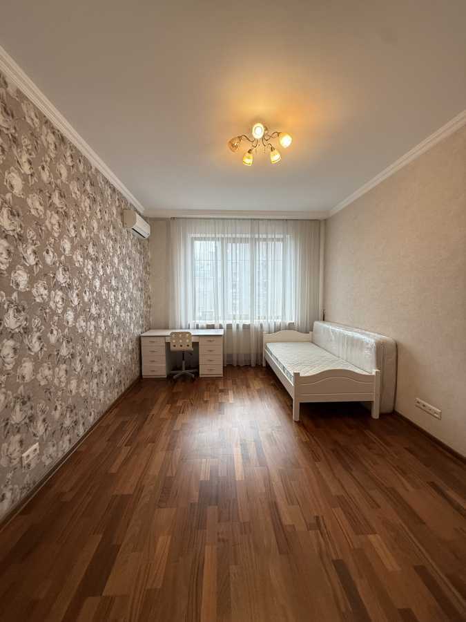 Продажа 3-комнатной квартиры 109.3 м², Владимира Антоновича ул., 103