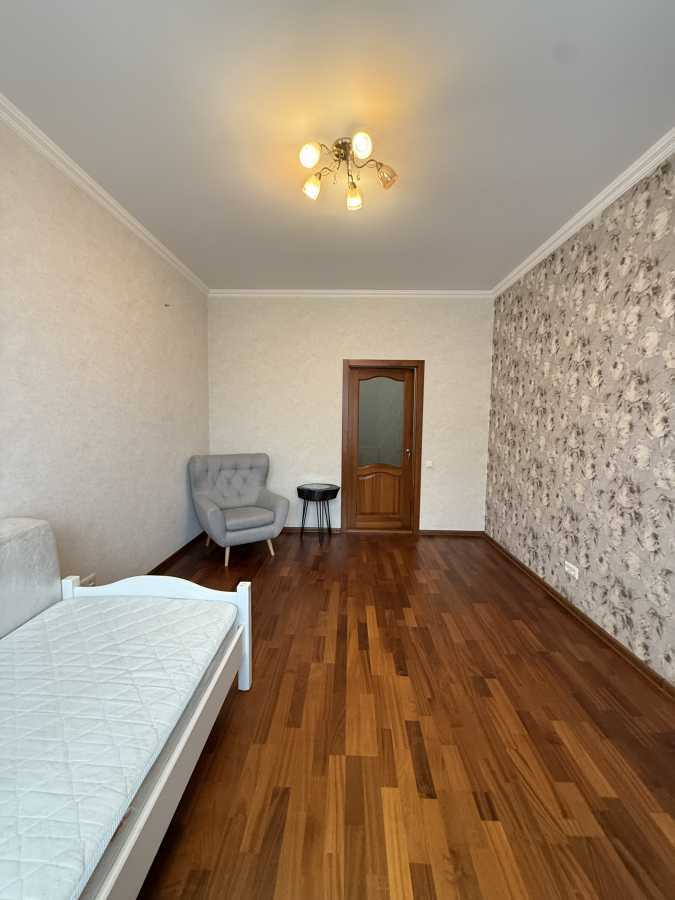 Продажа 3-комнатной квартиры 109.3 м², Владимира Антоновича ул., 103