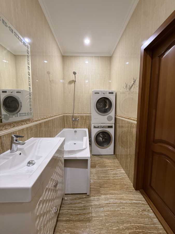 Продажа 3-комнатной квартиры 109.3 м², Владимира Антоновича ул., 103