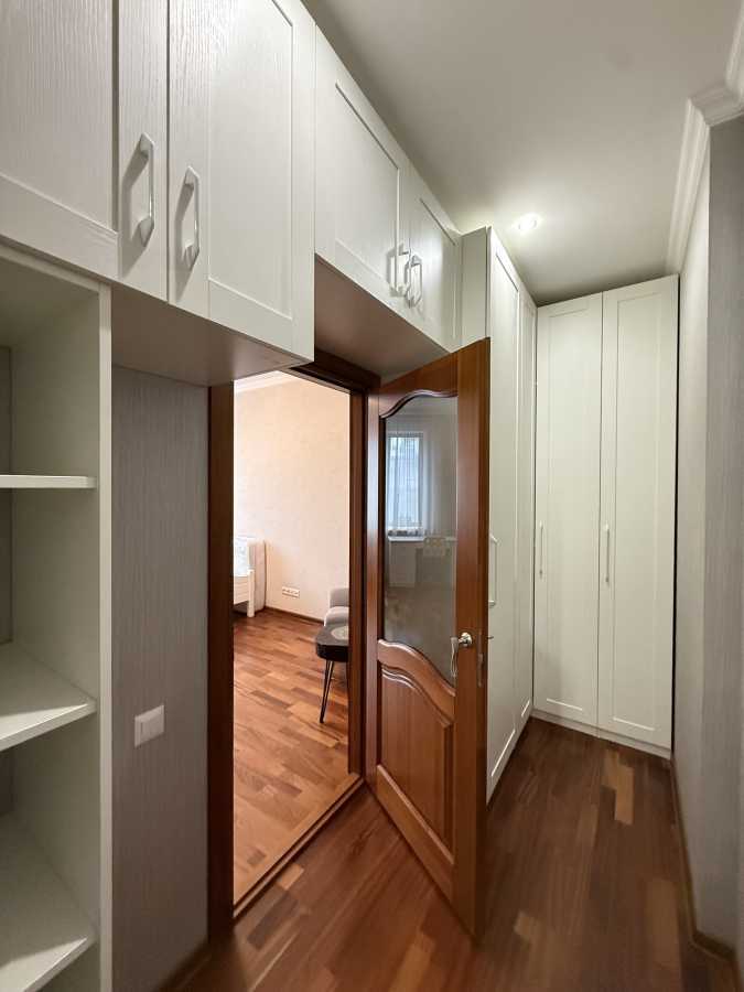 Продажа 3-комнатной квартиры 109.3 м², Владимира Антоновича ул., 103