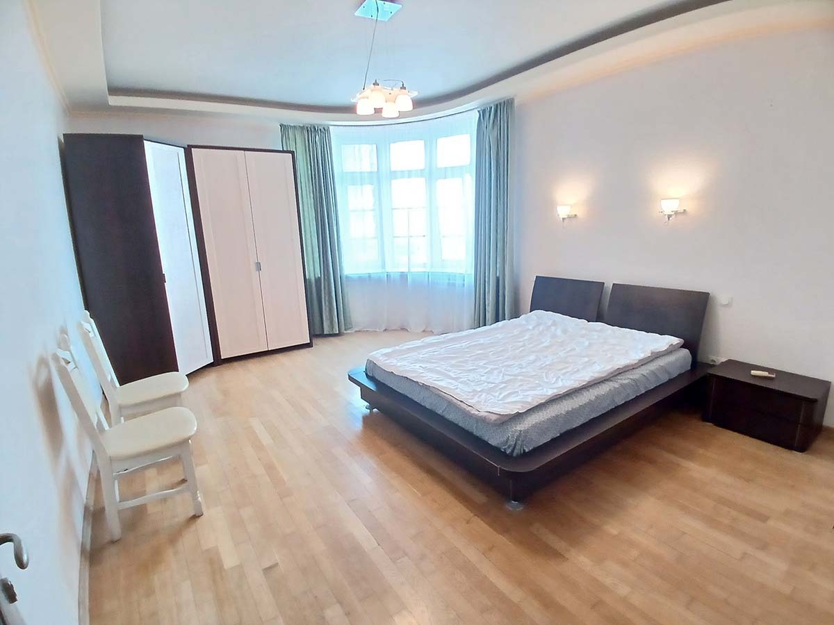 Продаж 4-кімнатної квартири 201 м², Обсерваторна вул., 7