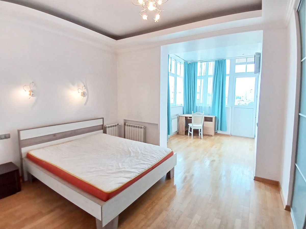 Продаж 4-кімнатної квартири 201 м², Обсерваторна вул., 7