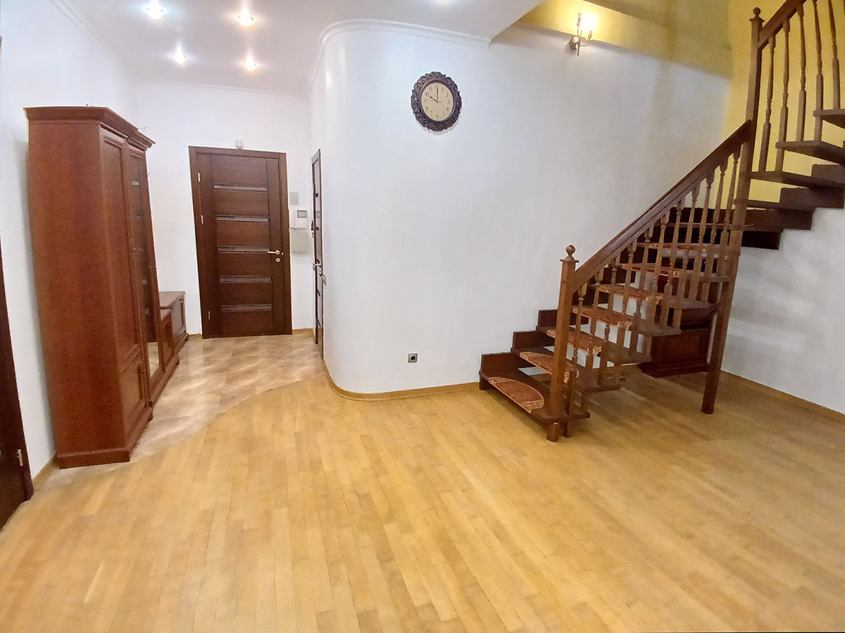 Продаж 4-кімнатної квартири 201 м², Обсерваторна вул., 7