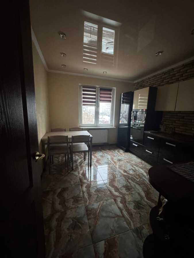 Аренда 3-комнатной квартиры 85 м², Елизаветы Чавдар ул., 38 (ЖД ДЫКАНЬКА)