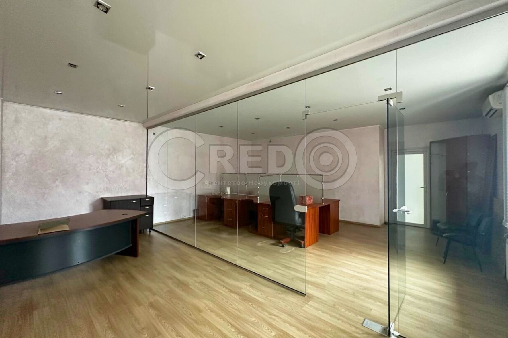 Продаж офісу 984.9 м², Каштанів вул.