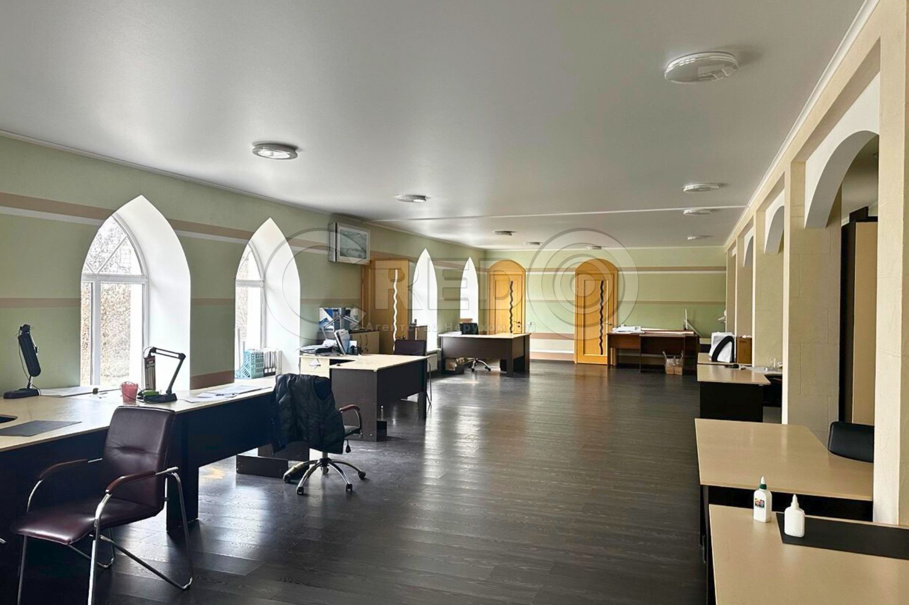 Продаж офісу 984.9 м², Каштанів вул.