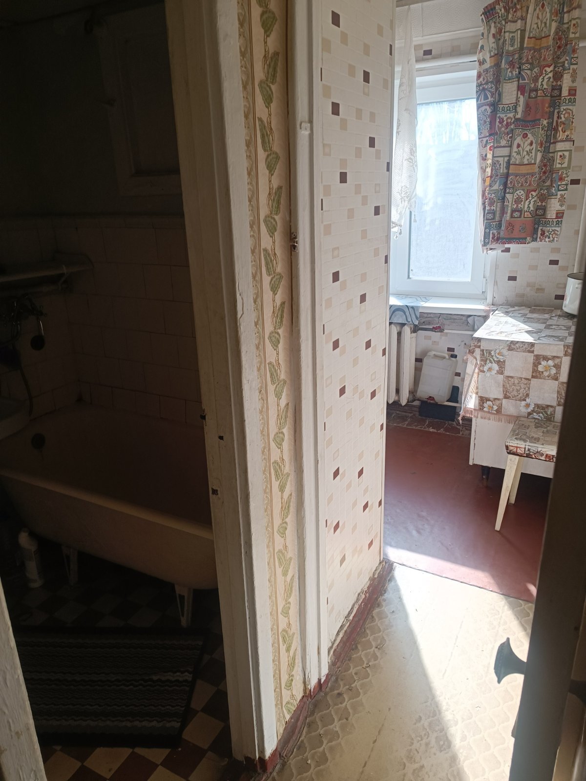 Продажа 3-комнатной квартиры 43.7 м², Метростроевская ул.