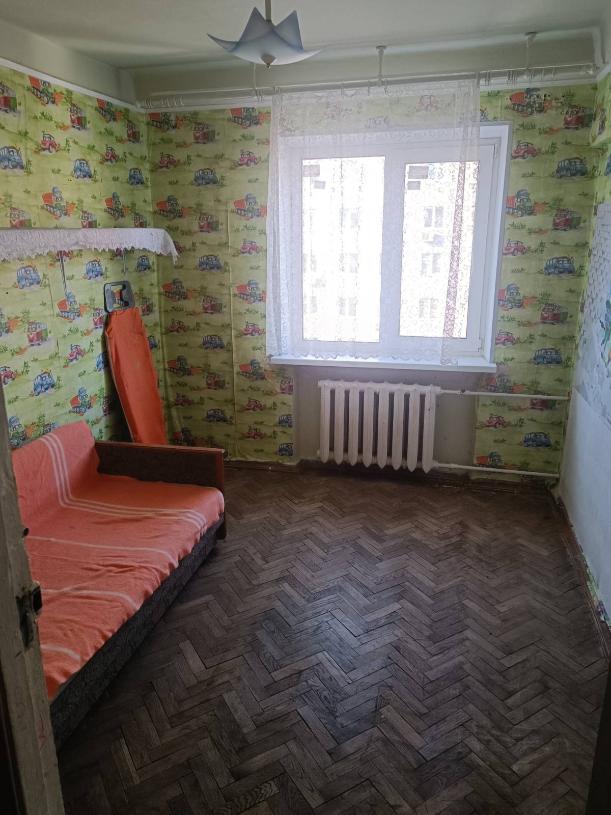 Продажа 3-комнатной квартиры 43.7 м², Метростроевская ул.