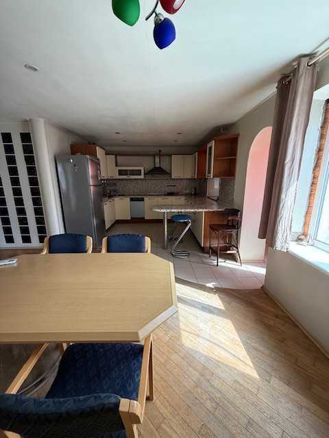 Продажа 3-комнатной квартиры 110 м², Добровольского просп., 137