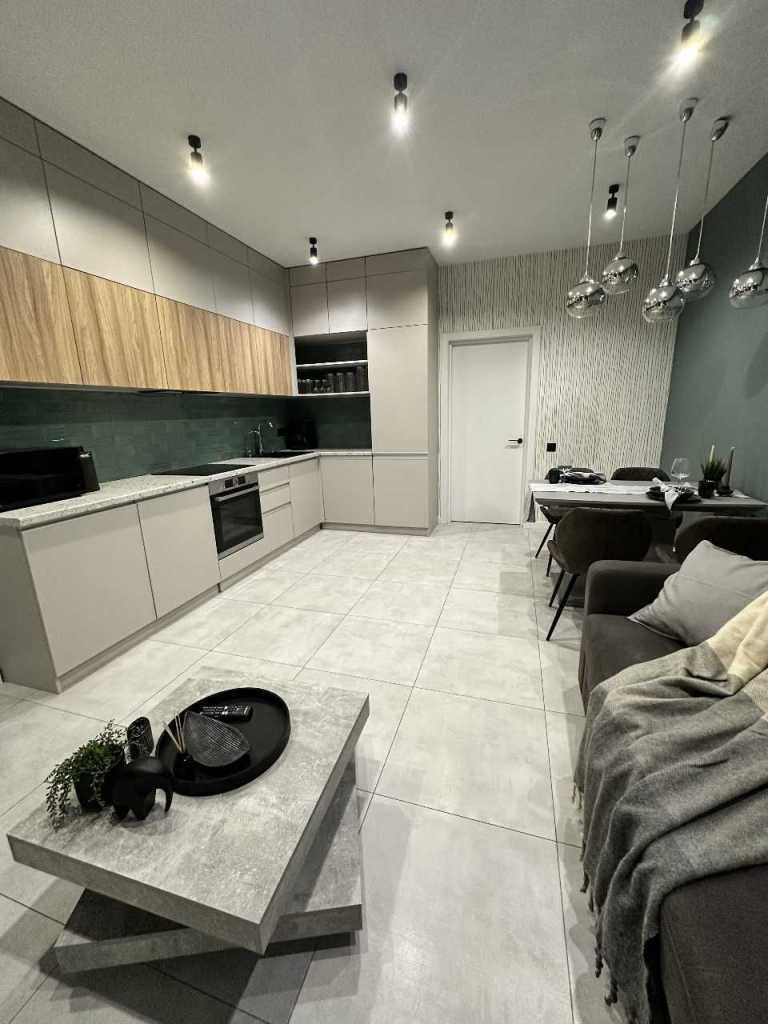 Продажа 2-комнатной квартиры 77 м², Деловая ул., 1/2