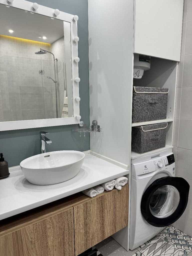 Продажа 2-комнатной квартиры 77 м², Деловая ул., 1/2