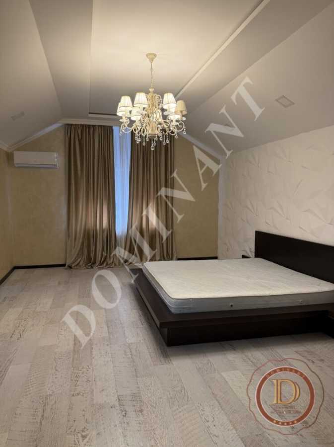 Продажа дома 255 м², Солидарности ул.