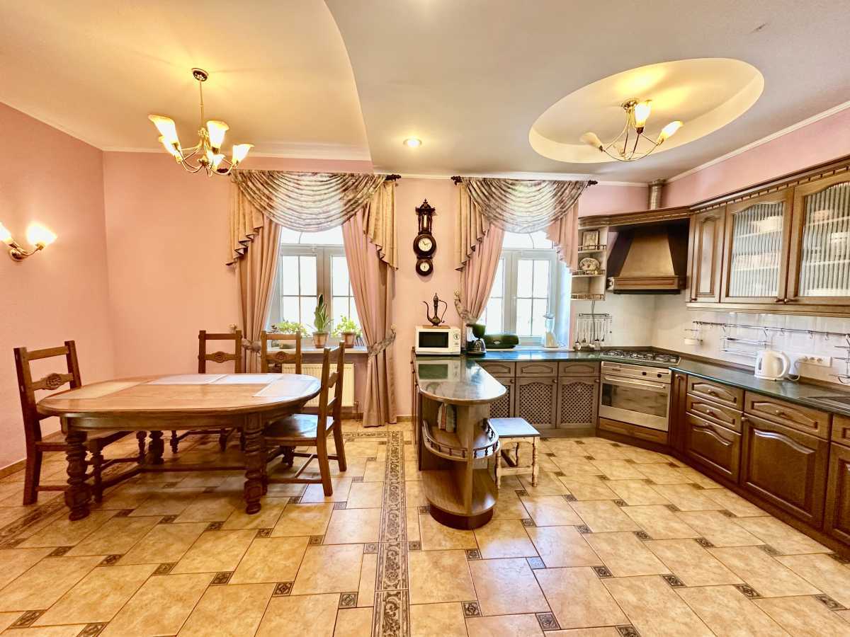 Продаж будинку 240 м², Квітки Цісик вул., 81