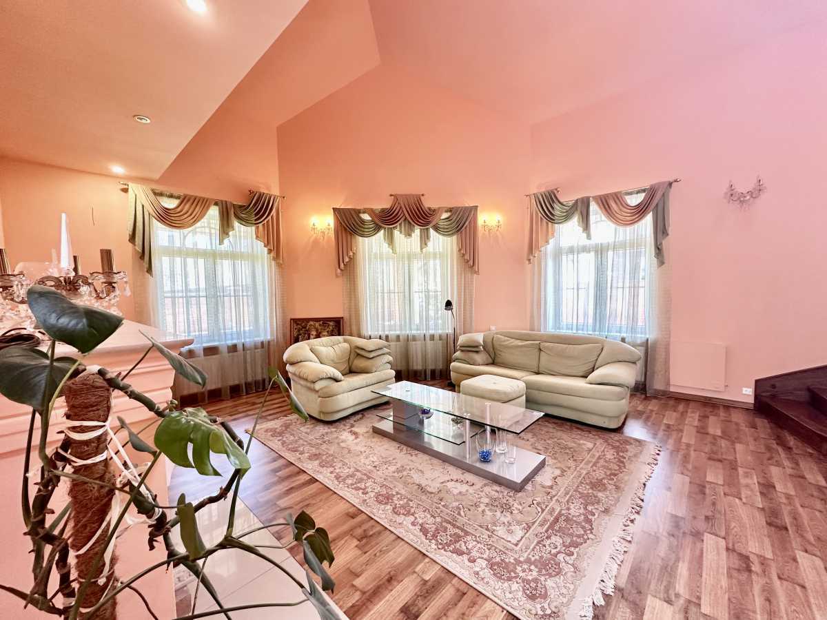 Продаж будинку 240 м², Квітки Цісик вул., 81