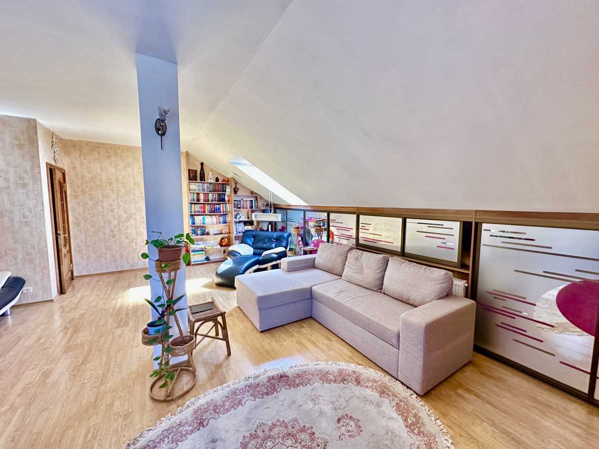 Продаж будинку 240 м², Квітки Цісик вул., 81