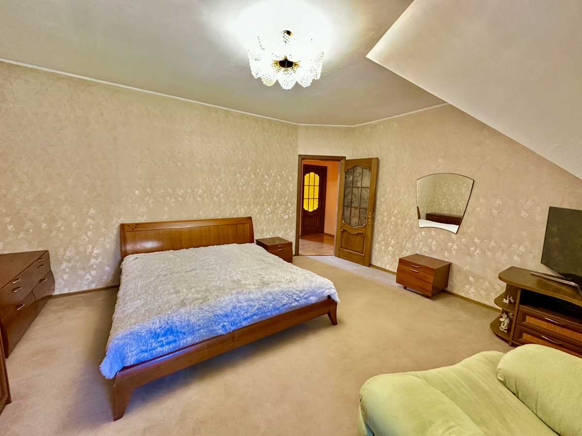 Продаж будинку 240 м², Квітки Цісик вул., 81