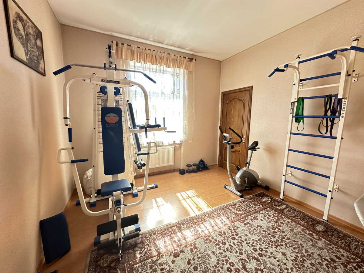Продаж будинку 240 м², Квітки Цісик вул., 81