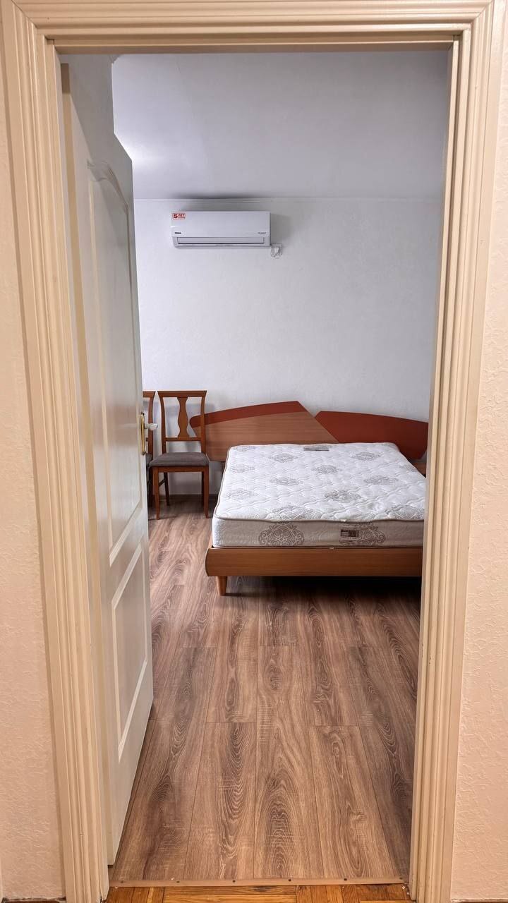 Оренда 4-кімнатної квартири 86 м², Писаржевського вул.