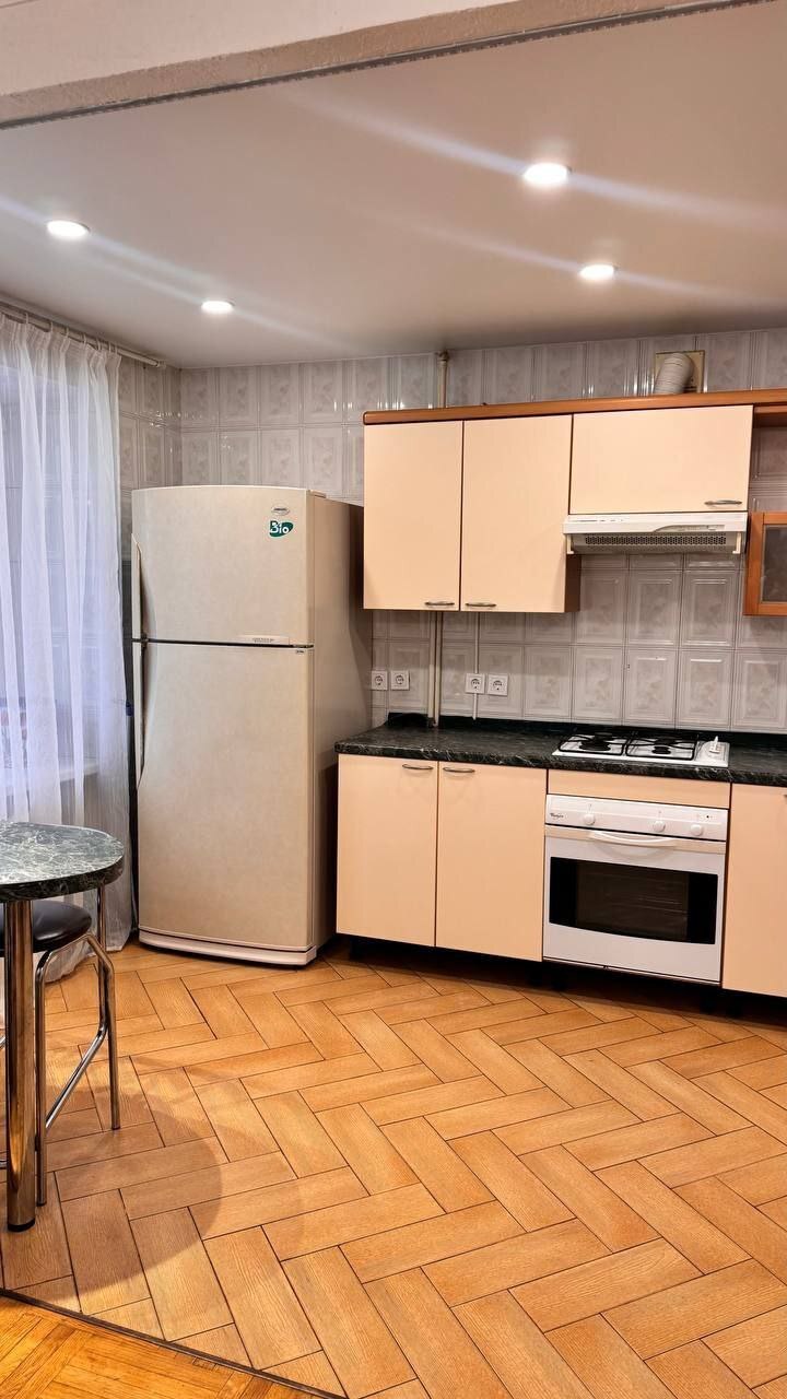 Оренда 4-кімнатної квартири 86 м², Писаржевського вул.