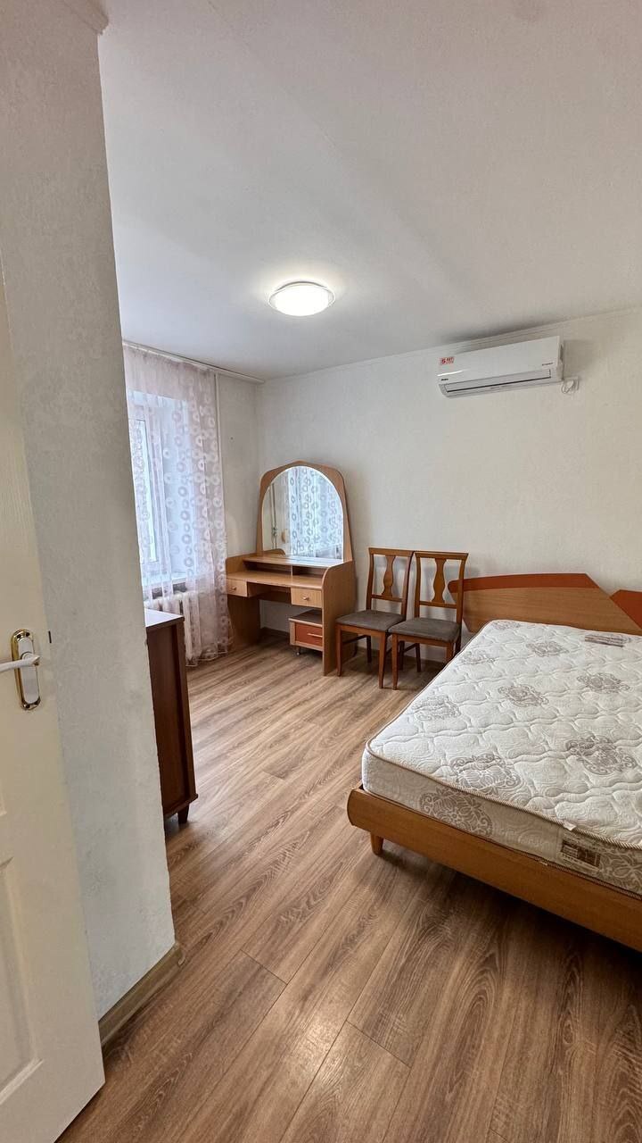 Оренда 4-кімнатної квартири 86 м², Писаржевського вул.