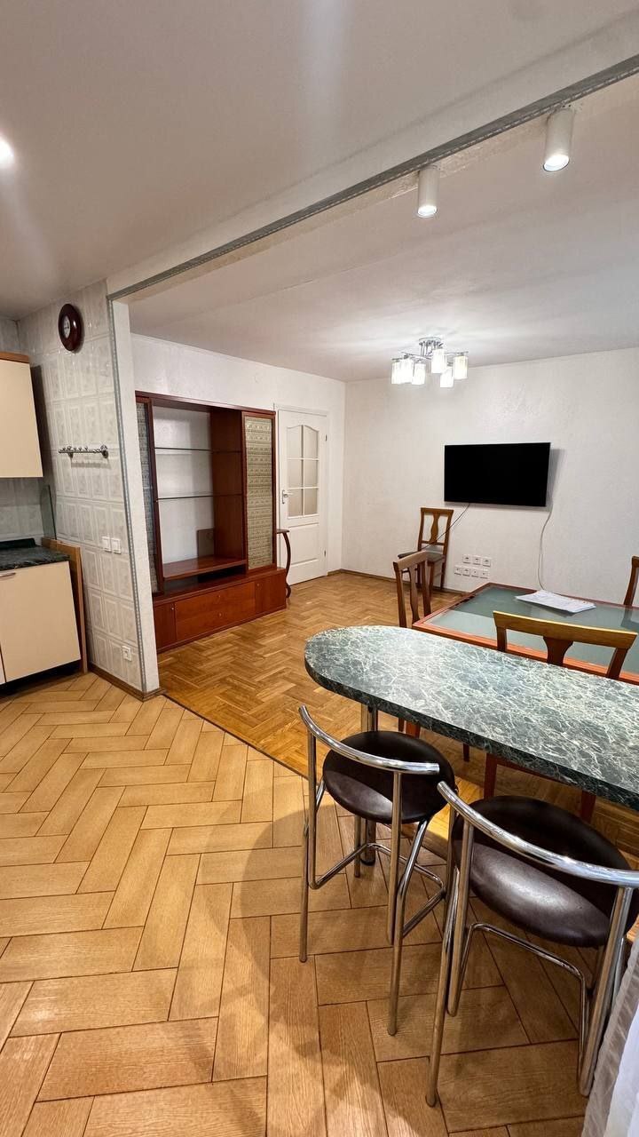 Оренда 4-кімнатної квартири 86 м², Писаржевського вул.