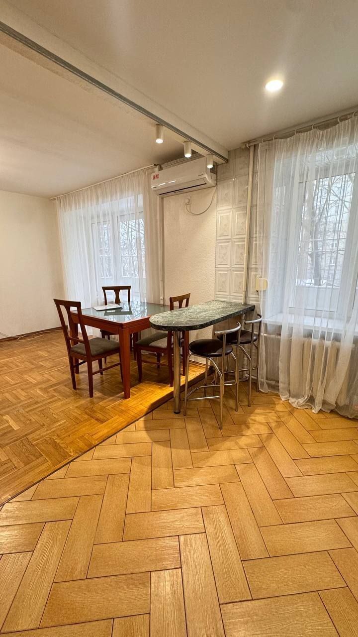 Оренда 4-кімнатної квартири 86 м², Писаржевського вул.