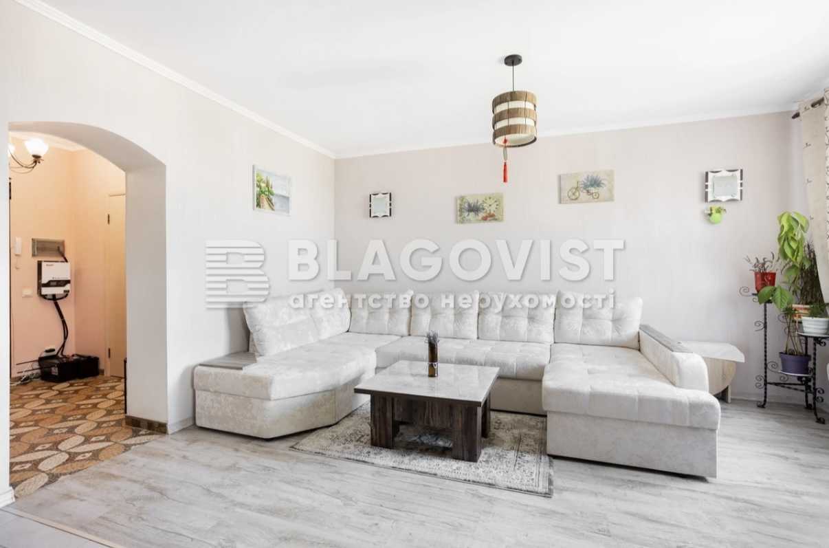 Продаж 4-кімнатної квартири 105 м², Петрівська вул., 9