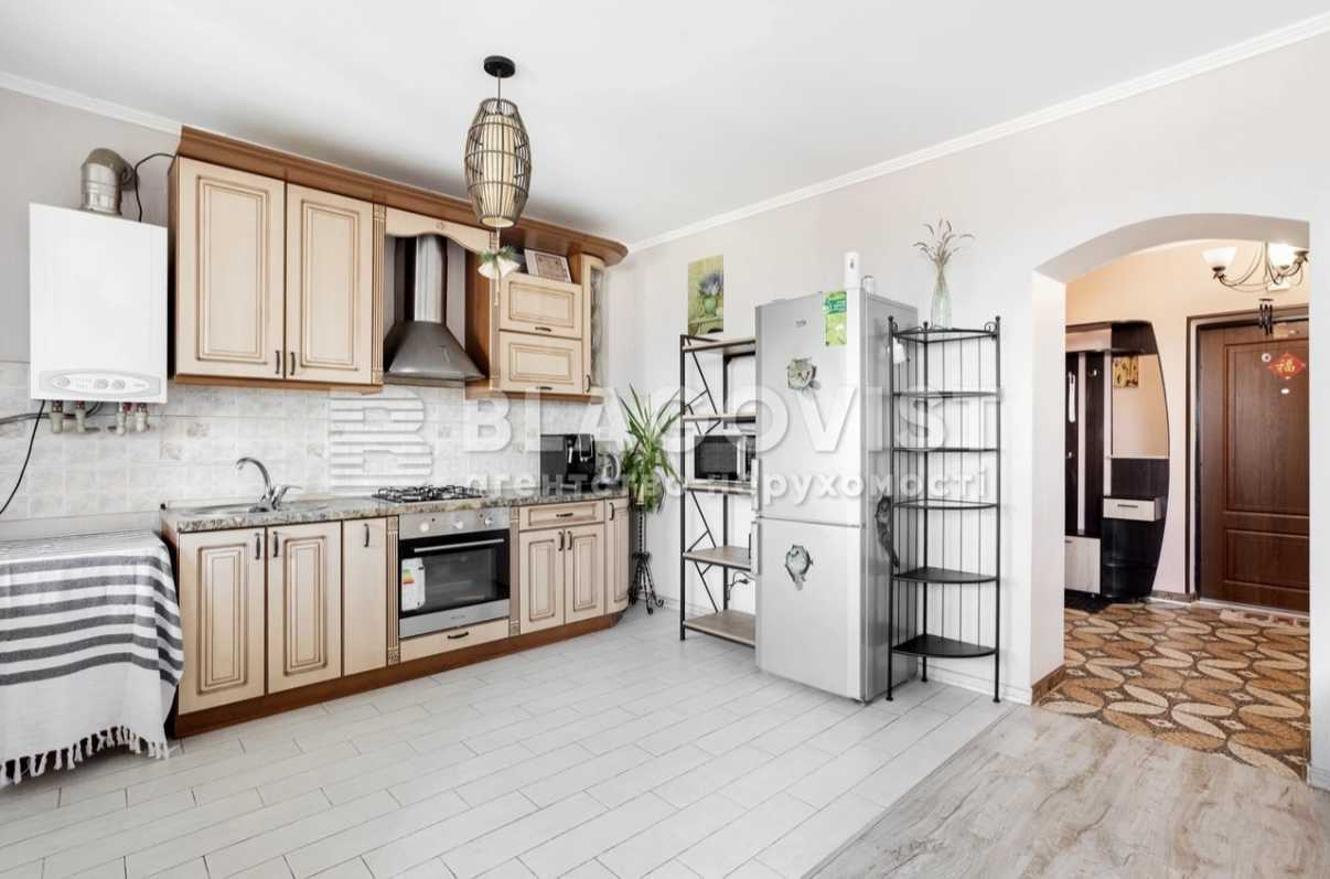 Продаж 4-кімнатної квартири 105 м², Петрівська вул., 9