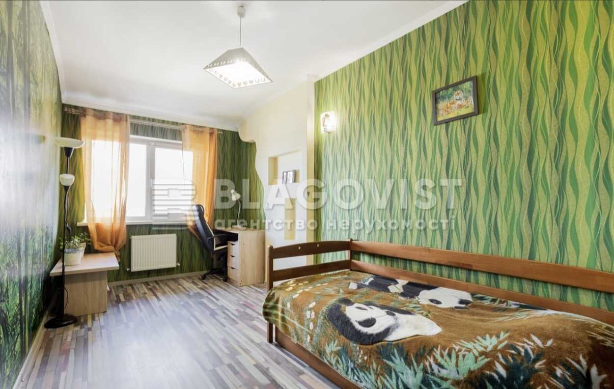 Продаж 4-кімнатної квартири 105 м², Петрівська вул., 9