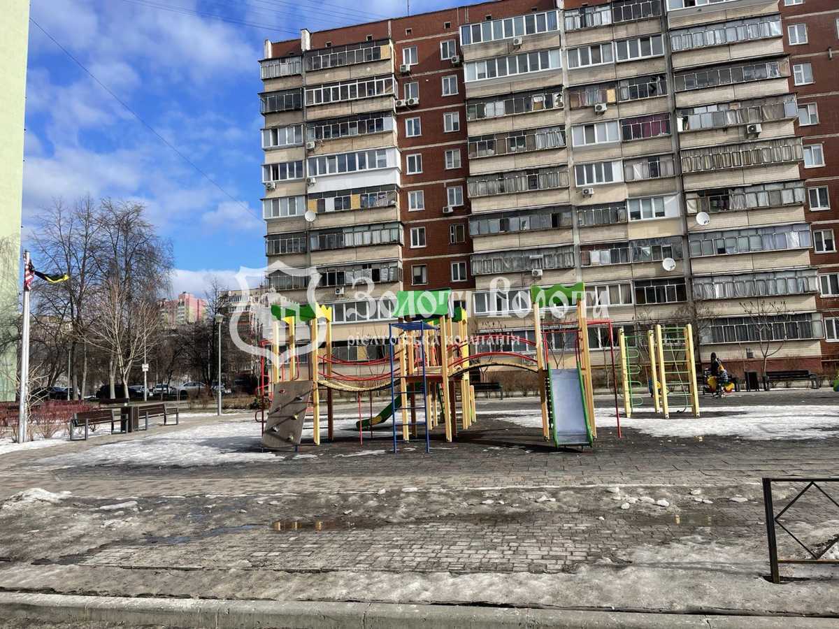 Продаж 3-кімнатної квартири 72 м², Чорних Запорожців, 56а