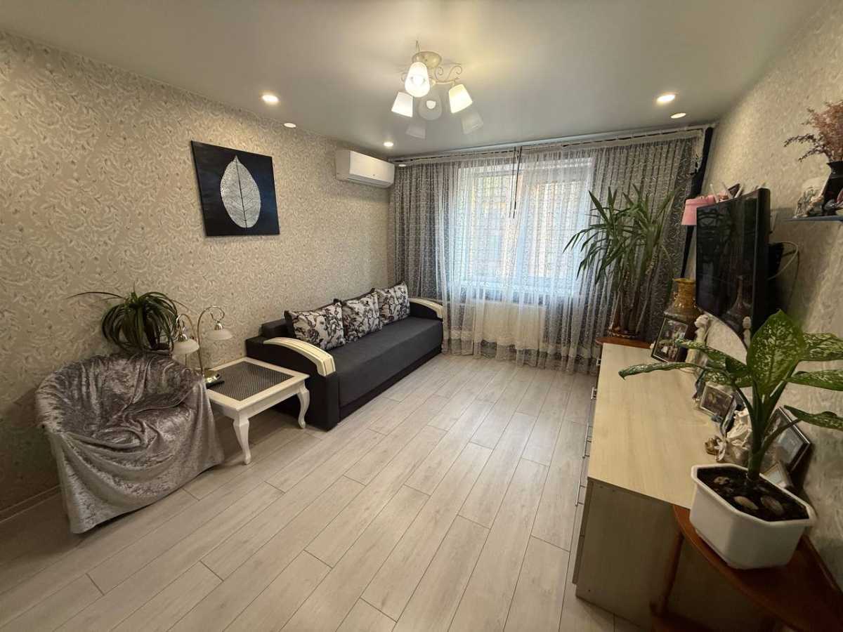 Продаж 1-кімнатної квартири 40 м², Яблунева вул., 13Г