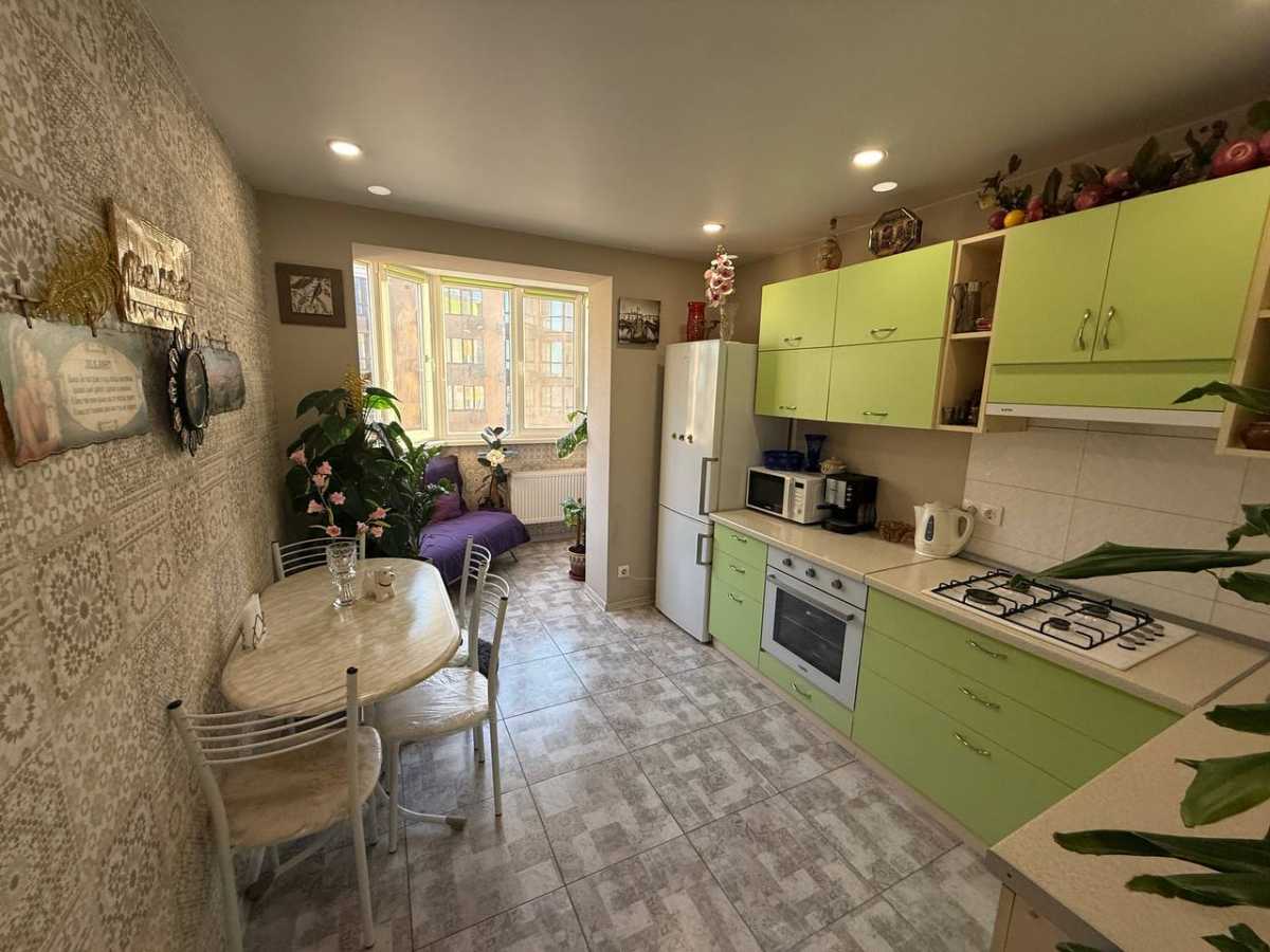 Продаж 1-кімнатної квартири 40 м², Яблунева вул., 13Г