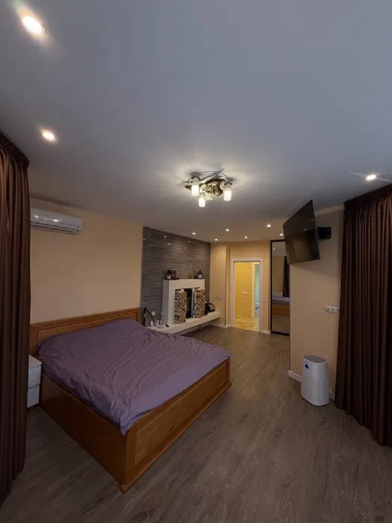 Продаж 3-кімнатної квартири 120 м², Автозаводська вул., 29А