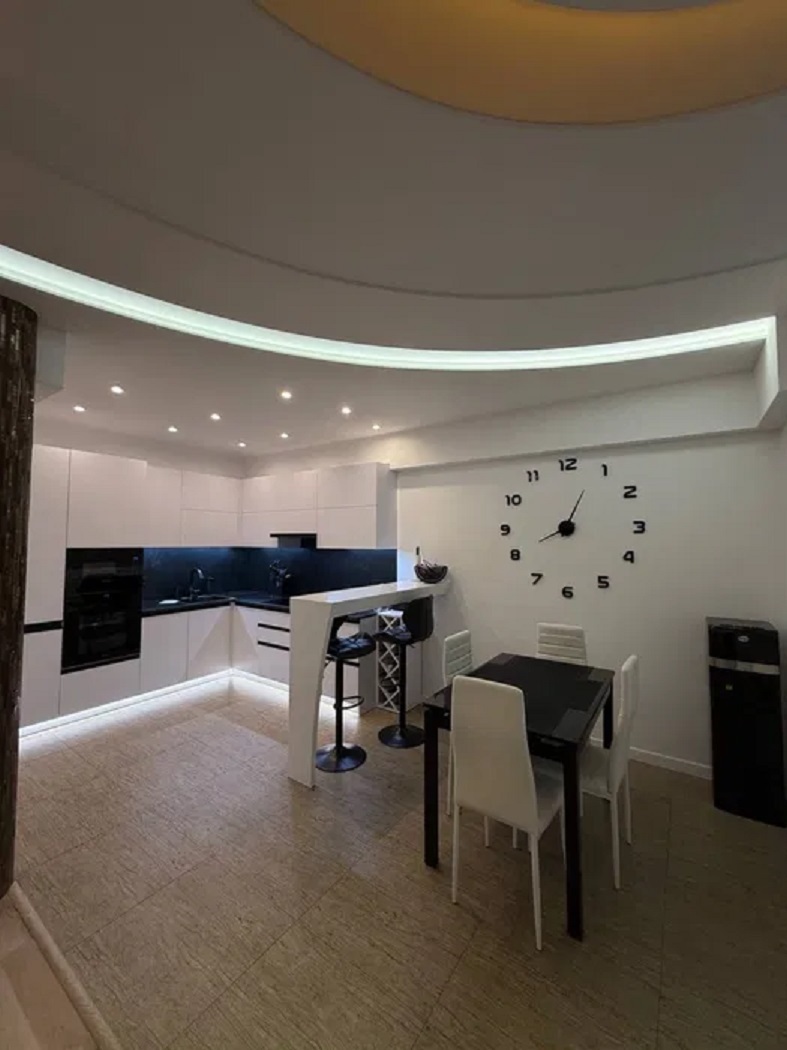 Продаж 3-кімнатної квартири 120 м², Автозаводська вул., 29А