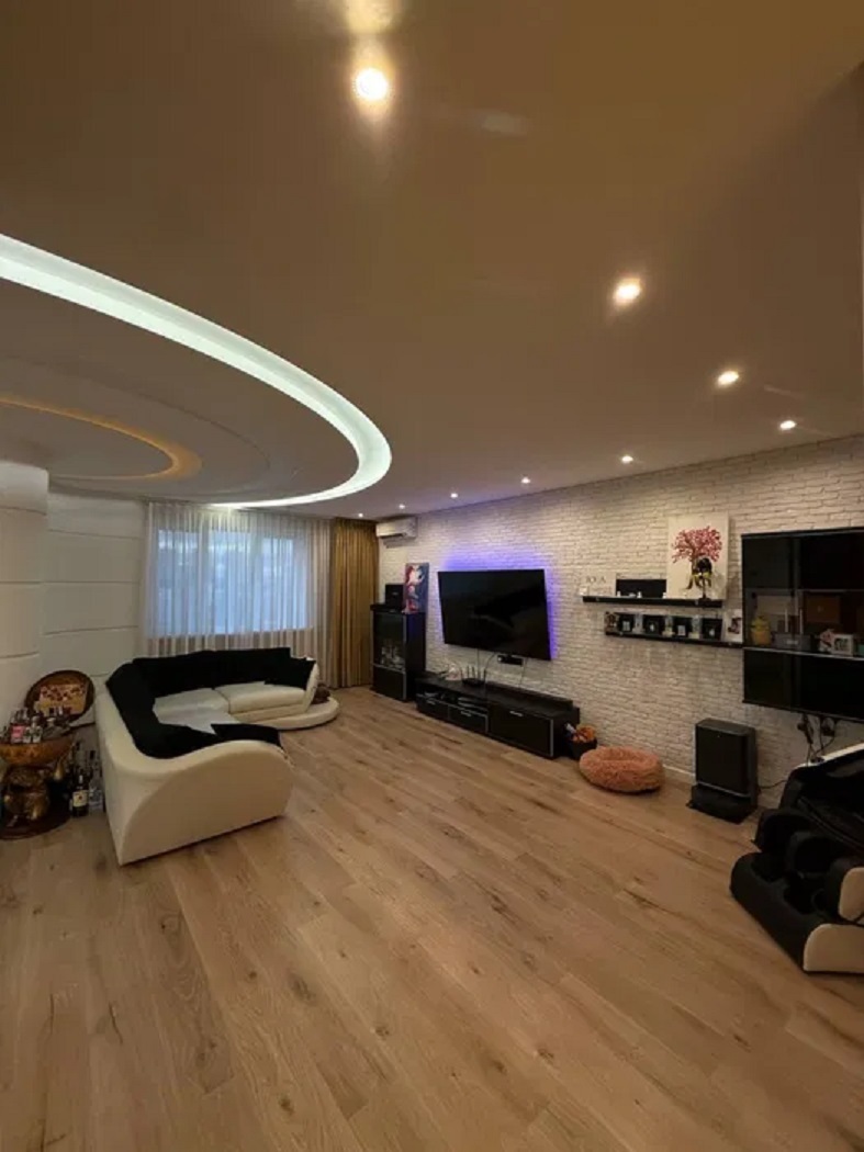 Продаж 3-кімнатної квартири 120 м², Автозаводська вул., 29А