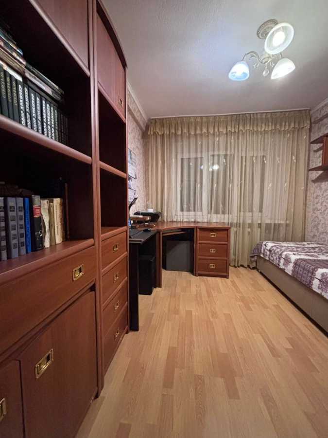 Продаж 3-кімнатної квартири 65 м², Русанівська наб.