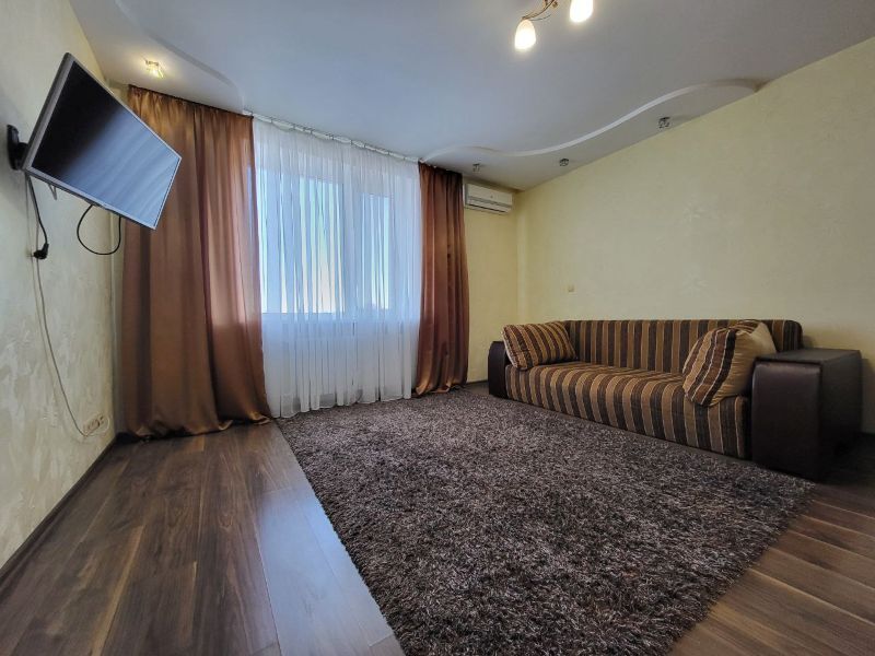 Аренда 1-комнатной квартиры 46 м², Небесной Сотни ул.