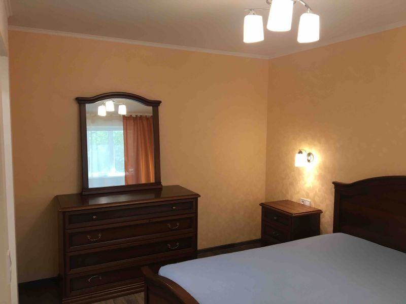 Продаж 2-кімнатної квартири 56 м², Любарського вул., 84