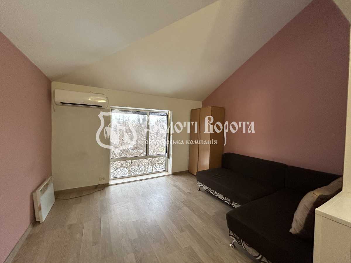 Продаж 1-кімнатної квартири 21.8 м², Залізнична вул., 32